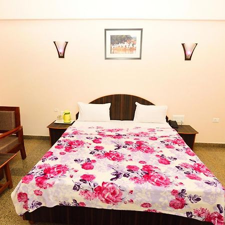 Geetanjali Hotel & Motel Bharatpur Bagian luar foto