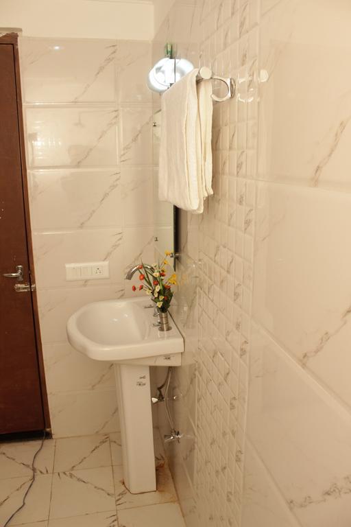 Geetanjali Hotel & Motel Bharatpur Bagian luar foto