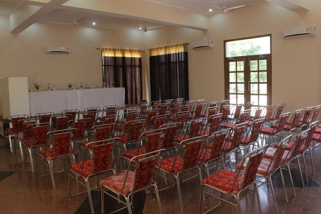 Geetanjali Hotel & Motel Bharatpur Bagian luar foto