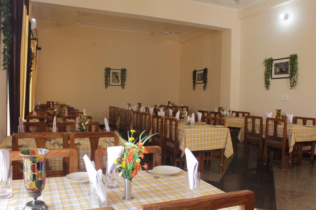 Geetanjali Hotel & Motel Bharatpur Bagian luar foto