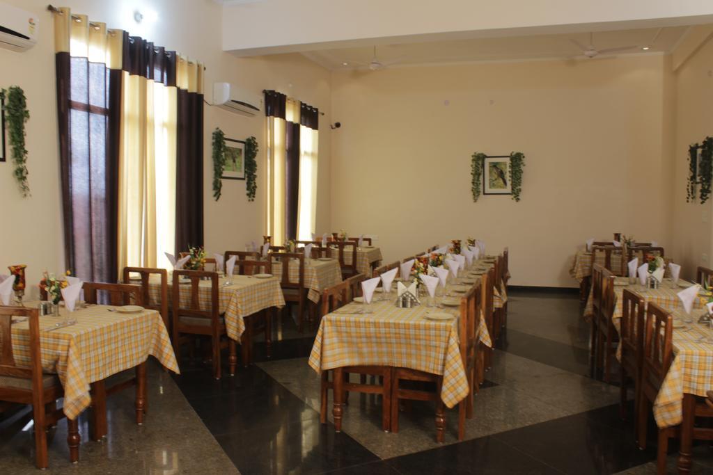 Geetanjali Hotel & Motel Bharatpur Bagian luar foto