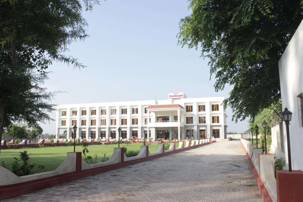 Geetanjali Hotel & Motel Bharatpur Bagian luar foto