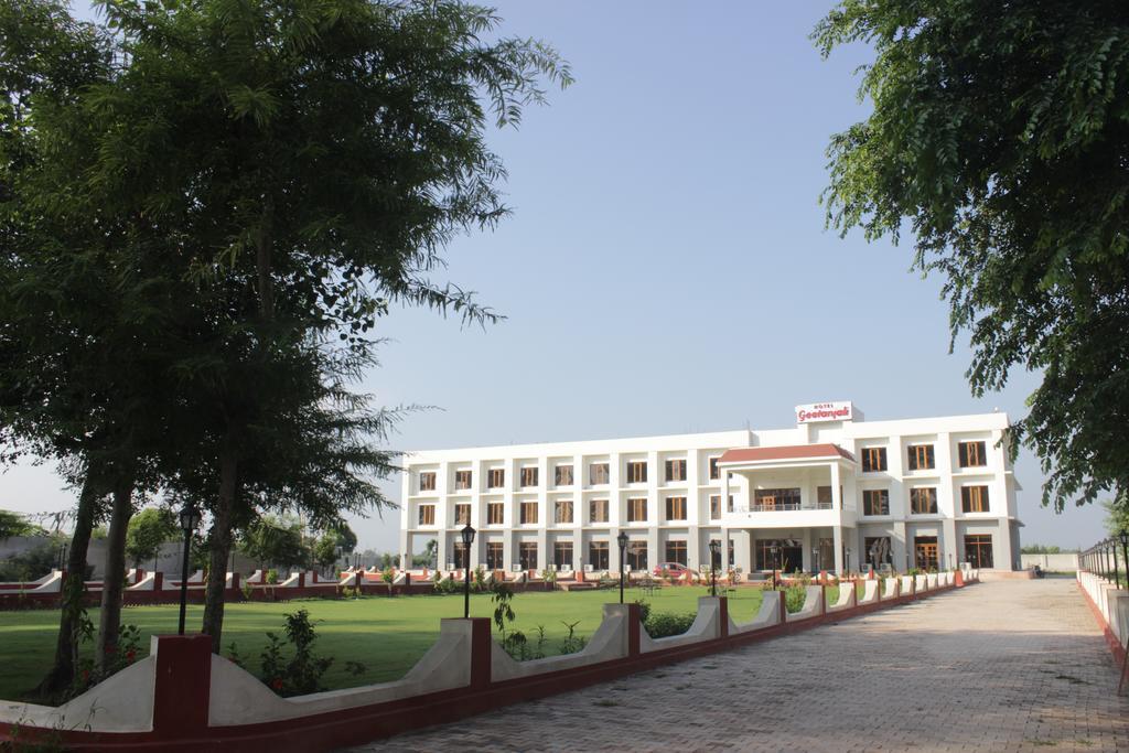 Geetanjali Hotel & Motel Bharatpur Bagian luar foto