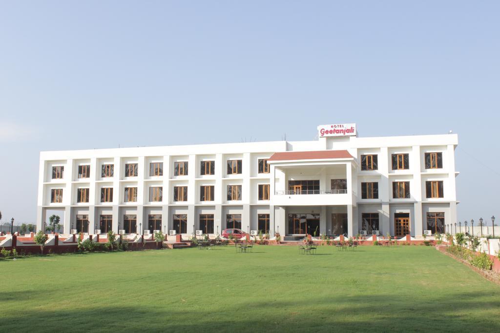 Geetanjali Hotel & Motel Bharatpur Bagian luar foto