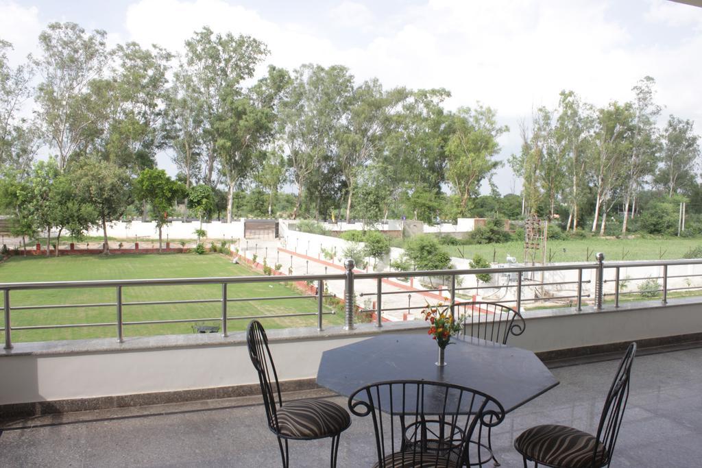 Geetanjali Hotel & Motel Bharatpur Bagian luar foto