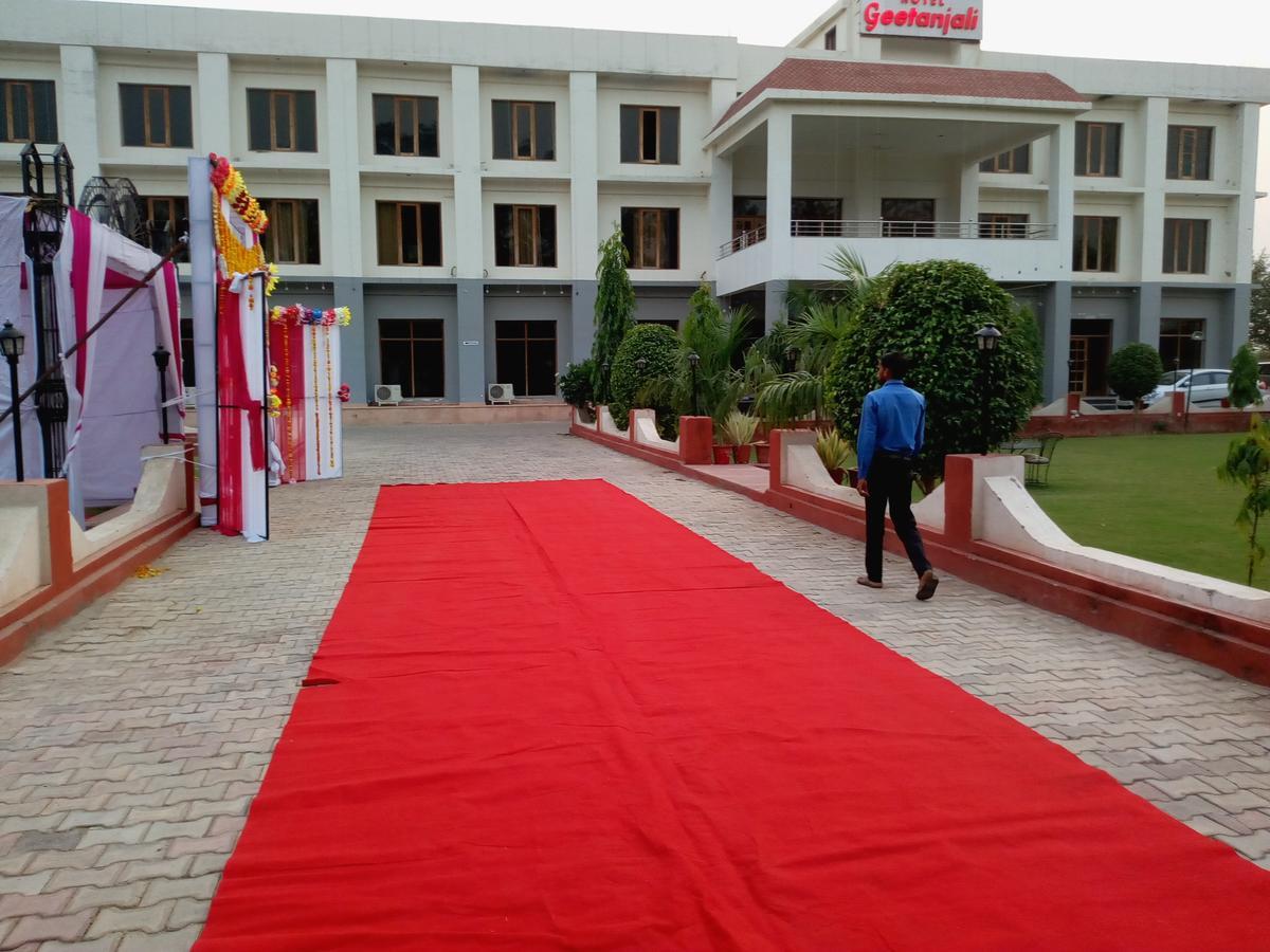 Geetanjali Hotel & Motel Bharatpur Bagian luar foto